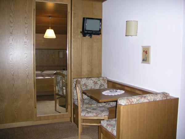 Hotel Garni Soreie Pozza di Fassa Pokoj fotografie